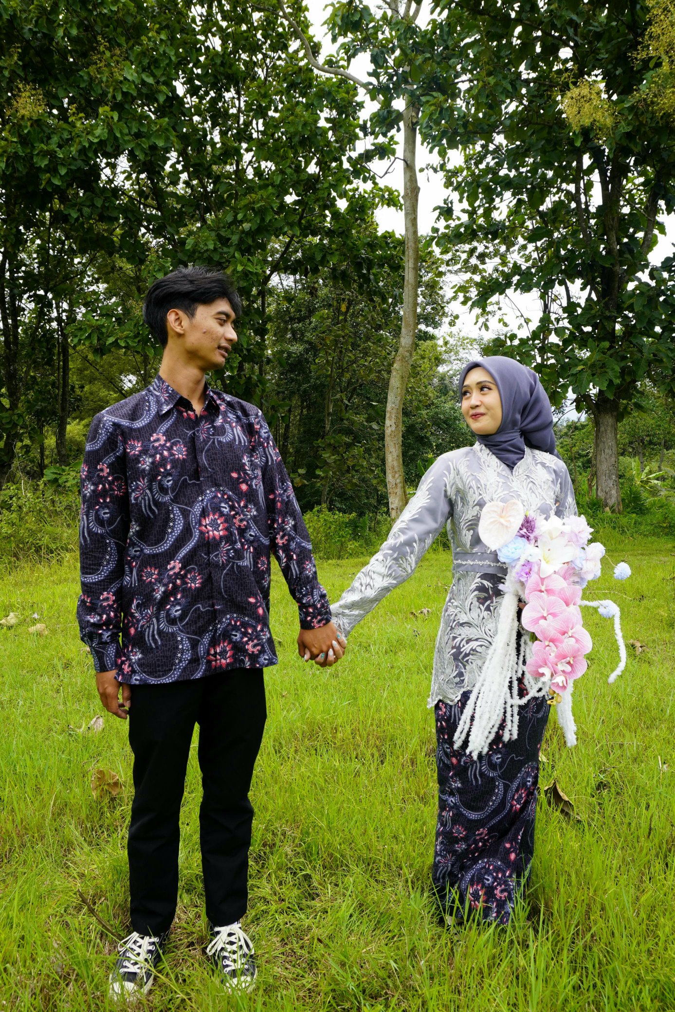 Momen lamaran Riko dan Anggun